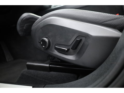 Volvo XC60 2.0 T8 Plug-in hybrid AWD Ultimate Dark | Pano | Trekhaak | HUD | Pilot Assist | Bliss | Leder | H&K | 360cam | Stoel- Stuurverw.