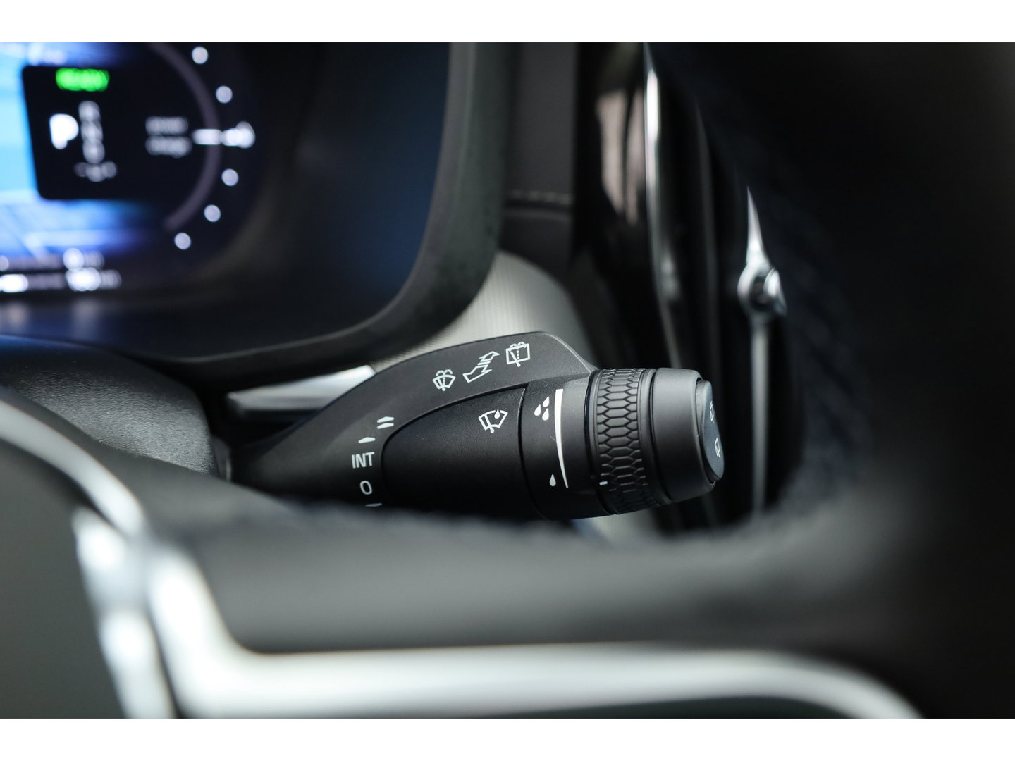 Volvo XC60 2.0 T8 Plug-in hybrid AWD Ultimate Dark | Pano | Trekhaak | HUD | Pilot Assist | Bliss | Leder | H&K | 360cam | Stoel- Stuurverw.