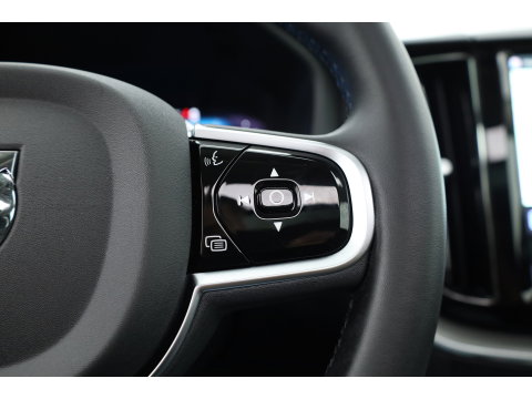 Volvo XC60 2.0 T8 Plug-in hybrid AWD Ultimate Dark | Pano | Trekhaak | HUD | Pilot Assist | Bliss | Leder | H&K | 360cam | Stoel- Stuurverw.