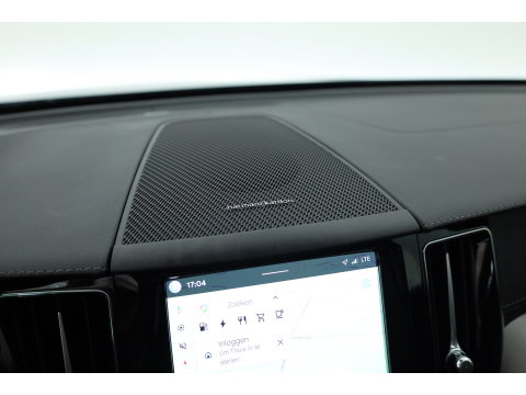 Volvo XC60 2.0 T8 Plug-in hybrid AWD Ultimate Dark | Pano | Trekhaak | HUD | Pilot Assist | Bliss | Leder | H&K | 360cam | Stoel- Stuurverw.