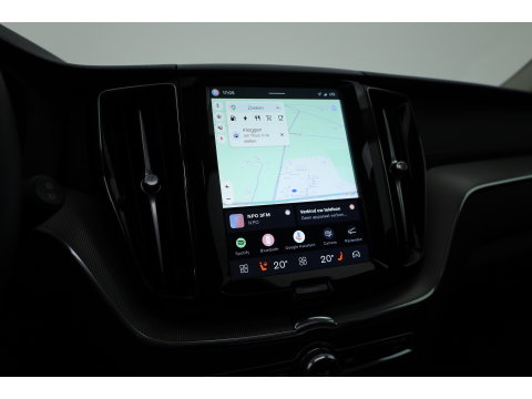 Volvo XC60 2.0 T8 Plug-in hybrid AWD Ultimate Dark | Pano | Trekhaak | HUD | Pilot Assist | Bliss | Leder | H&K | 360cam | Stoel- Stuurverw.