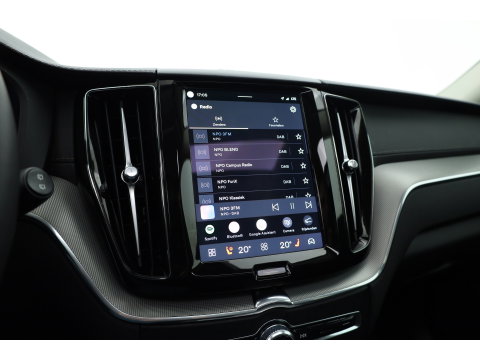 Volvo XC60 2.0 T8 Plug-in hybrid AWD Ultimate Dark | Pano | Trekhaak | HUD | Pilot Assist | Bliss | Leder | H&K | 360cam | Stoel- Stuurverw.