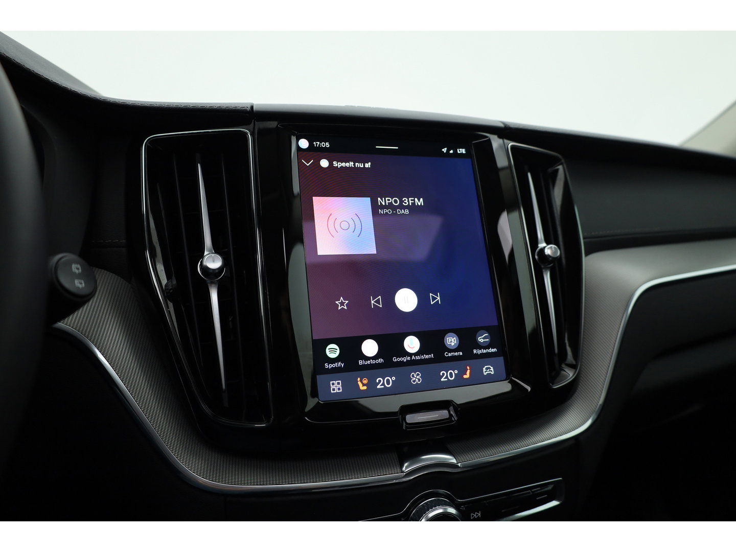 Volvo XC60 2.0 T8 Plug-in hybrid AWD Ultimate Dark | Pano | Trekhaak | HUD | Pilot Assist | Bliss | Leder | H&K | 360cam | Stoel- Stuurverw.