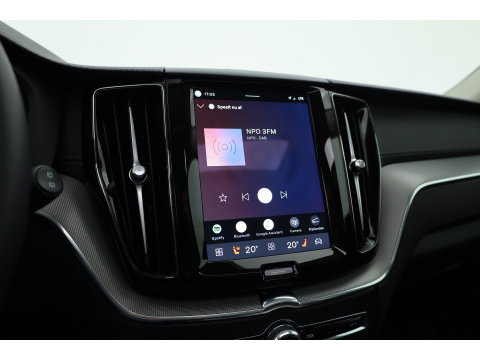 Volvo XC60 2.0 T8 Plug-in hybrid AWD Ultimate Dark | Pano | Trekhaak | HUD | Pilot Assist | Bliss | Leder | H&K | 360cam | Stoel- Stuurverw.