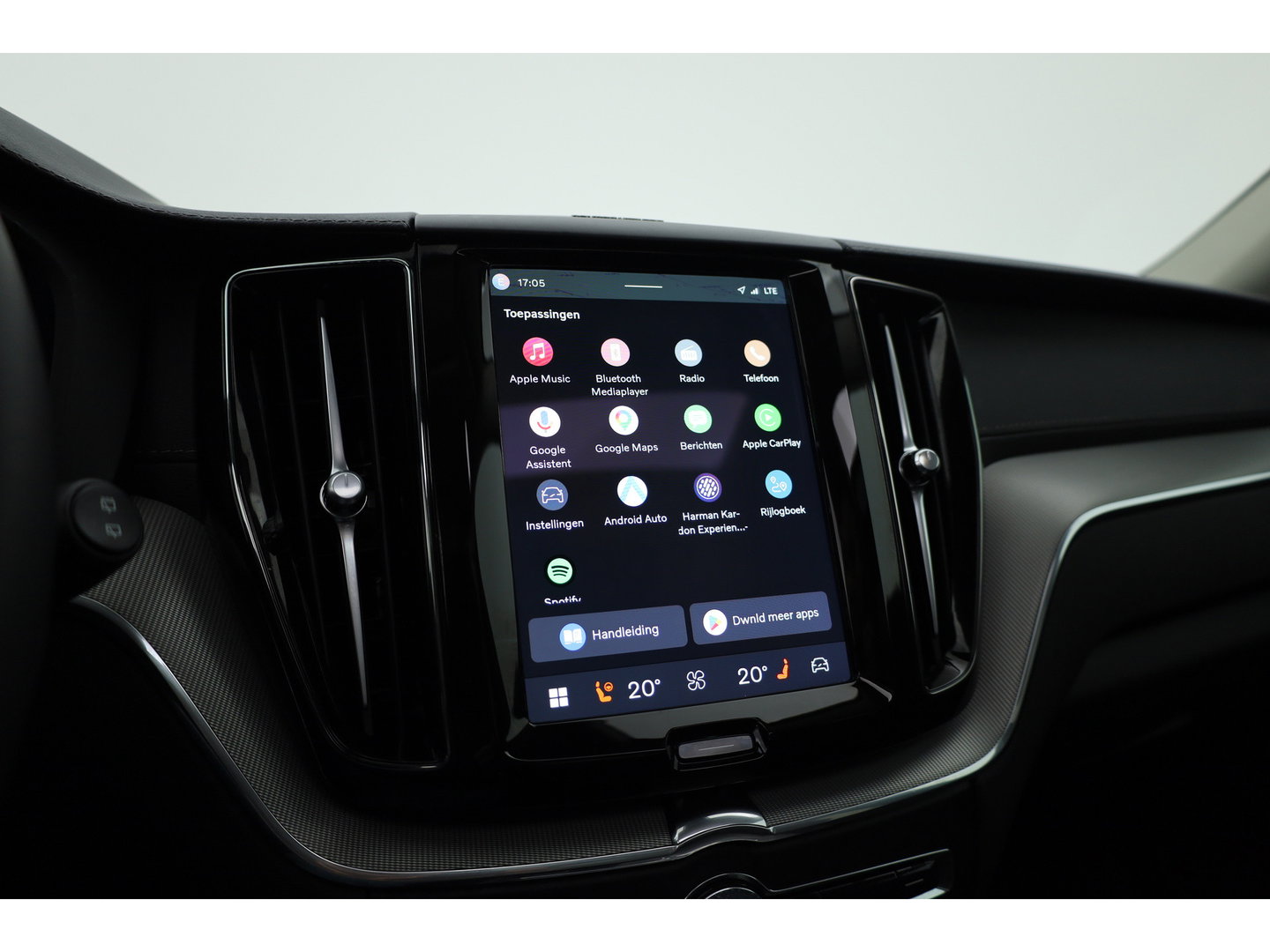 Volvo XC60 2.0 T8 Plug-in hybrid AWD Ultimate Dark | Pano | Trekhaak | HUD | Pilot Assist | Bliss | Leder | H&K | 360cam | Stoel- Stuurverw.