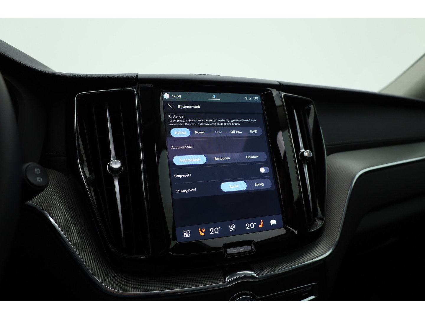 Volvo XC60 2.0 T8 Plug-in hybrid AWD Ultimate Dark | Pano | Trekhaak | HUD | Pilot Assist | Bliss | Leder | H&K | 360cam | Stoel- Stuurverw.