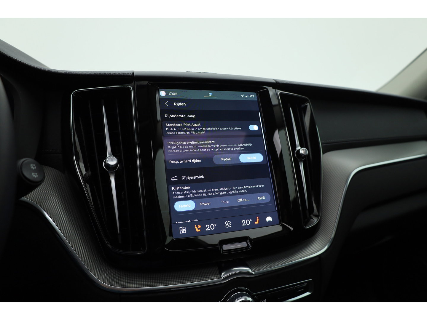 Volvo XC60 2.0 T8 Plug-in hybrid AWD Ultimate Dark | Pano | Trekhaak | HUD | Pilot Assist | Bliss | Leder | H&K | 360cam | Stoel- Stuurverw.