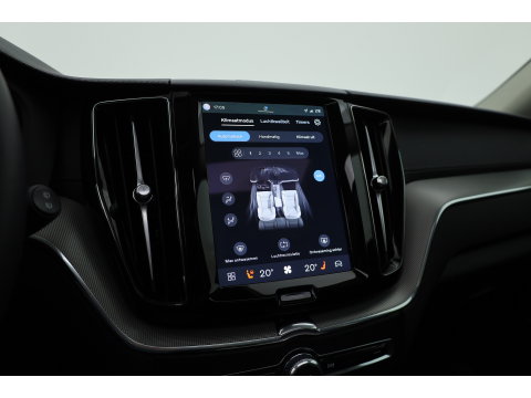 Volvo XC60 2.0 T8 Plug-in hybrid AWD Ultimate Dark | Pano | Trekhaak | HUD | Pilot Assist | Bliss | Leder | H&K | 360cam | Stoel- Stuurverw.