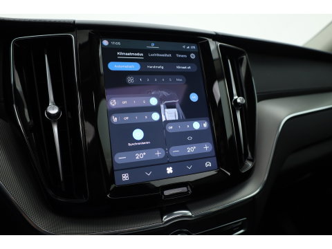 Volvo XC60 2.0 T8 Plug-in hybrid AWD Ultimate Dark | Pano | Trekhaak | HUD | Pilot Assist | Bliss | Leder | H&K | 360cam | Stoel- Stuurverw.