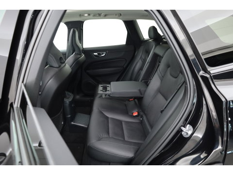 Volvo XC60 2.0 T8 Plug-in hybrid AWD Ultimate Dark | Pano | Trekhaak | HUD | Pilot Assist | Bliss | Leder | H&K | 360cam | Stoel- Stuurverw.
