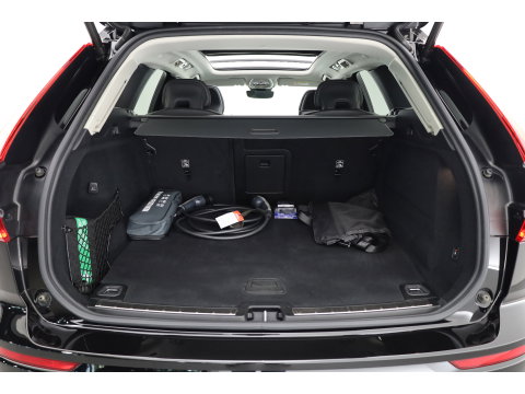 Volvo XC60 2.0 T8 Plug-in hybrid AWD Ultimate Dark | Pano | Trekhaak | HUD | Pilot Assist | Bliss | Leder | H&K | 360cam | Stoel- Stuurverw.
