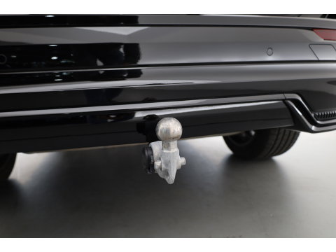 Volvo XC60 2.0 T8 Plug-in hybrid AWD Ultimate Dark | Pano | Trekhaak | HUD | Pilot Assist | Bliss | Leder | H&K | 360cam | Stoel- Stuurverw.