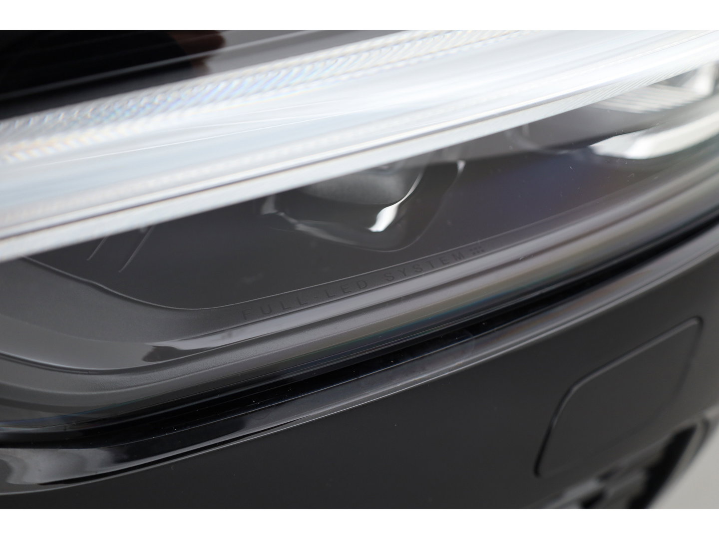 Volvo XC60 2.0 T8 Plug-in hybrid AWD Ultimate Dark | Pano | Trekhaak | HUD | Pilot Assist | Bliss | Leder | H&K | 360cam | Stoel- Stuurverw.
