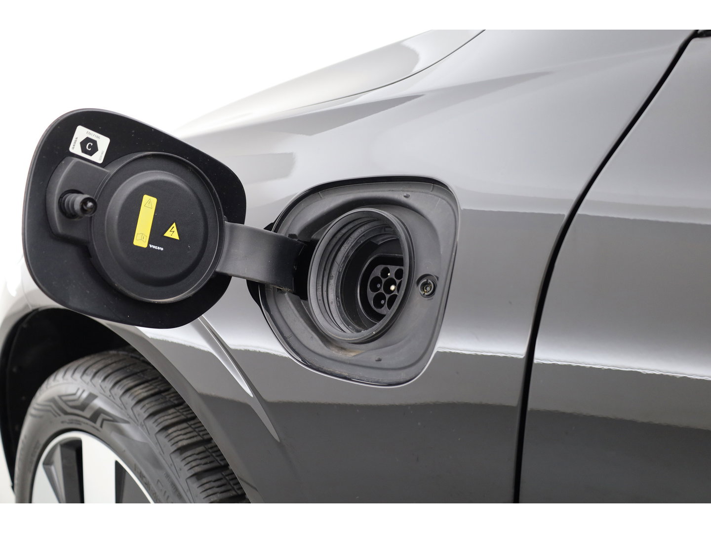Volvo XC60 2.0 T8 Plug-in hybrid AWD Ultimate Dark | Pano | Trekhaak | HUD | Pilot Assist | Bliss | Leder | H&K | 360cam | Stoel- Stuurverw.