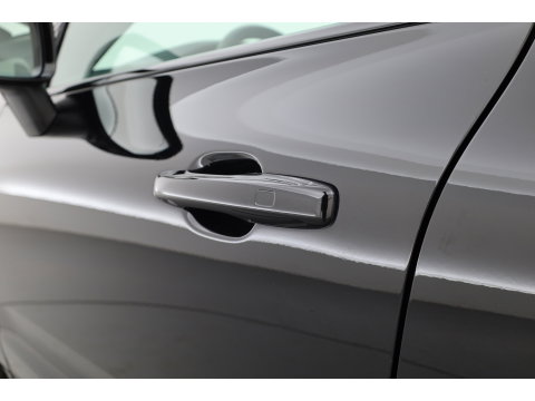 Volvo XC60 2.0 T8 Plug-in hybrid AWD Ultimate Dark | Pano | Trekhaak | HUD | Pilot Assist | Bliss | Leder | H&K | 360cam | Stoel- Stuurverw.