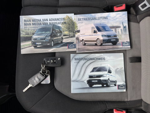 MAN eTGE Basis 36 kWh L3 H3 (2-Fase) {SoH-88%} Aut. *HEATPUMP | NAVI-FULLMAP | AIRCO | CRUISE | CAMERA | HEATED-ERGO-SEATS | PDC | DAB | WIFI | FULL-LED | 3-PERS |  CCS-FASTLOADER*