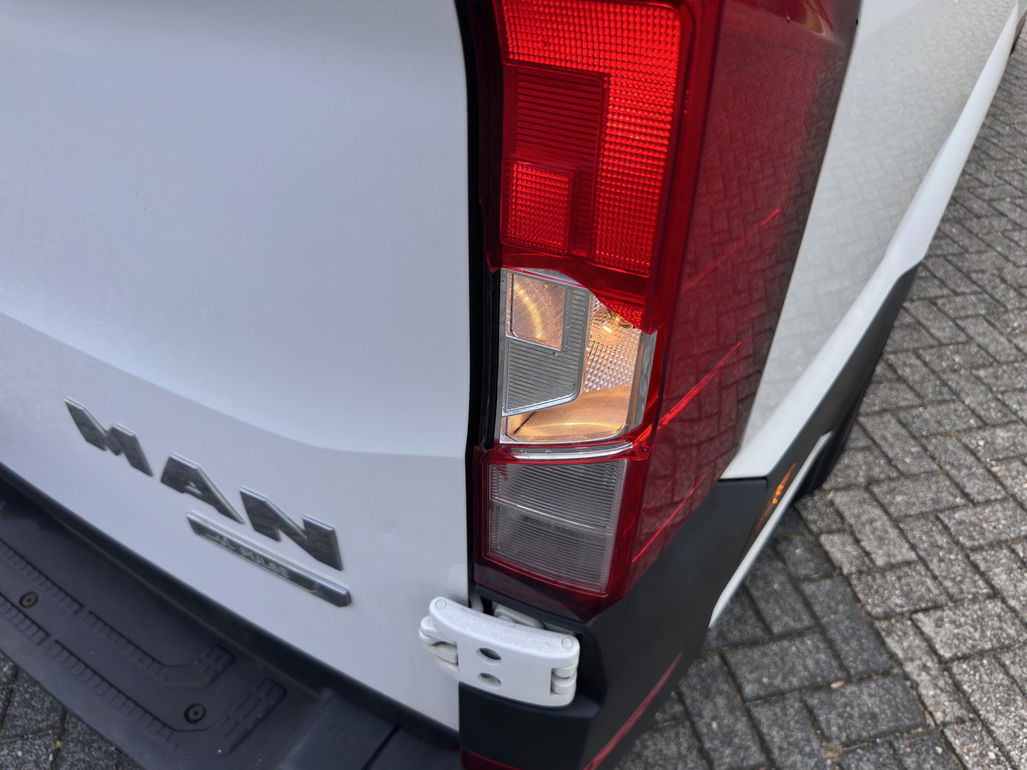 MAN eTGE Basis 36 kWh L3 H3 (2-Fase) {SoH-88%} Aut. *HEATPUMP | NAVI-FULLMAP | AIRCO | CRUISE | CAMERA | HEATED-ERGO-SEATS | PDC | DAB | WIFI | FULL-LED | 3-PERS |  CCS-FASTLOADER*