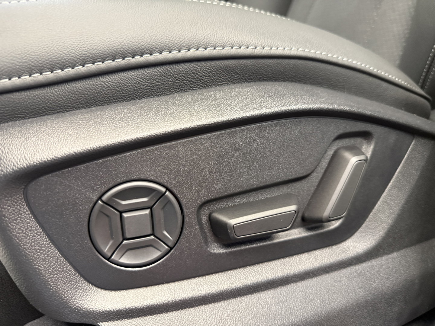 Audi Q8 60 TFSI e quattro Pro Line S Competition ACC Panoramadak 4 Wiel besturing