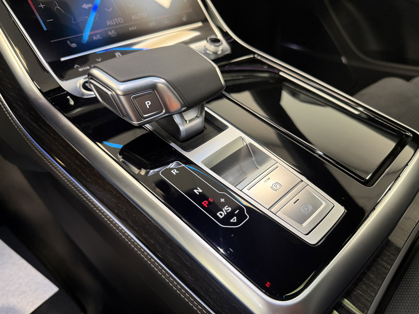 Audi Q8 60 TFSI e quattro Pro Line S Competition ACC Panoramadak 4 Wiel besturing