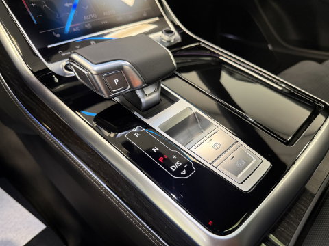 Audi Q8 60 TFSI e quattro Pro Line S Competition ACC Panoramadak 4 Wiel besturing