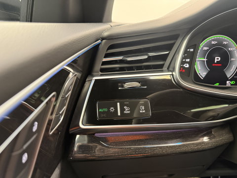 Audi Q8 60 TFSI e quattro Pro Line S Competition ACC Panoramadak 4 Wiel besturing