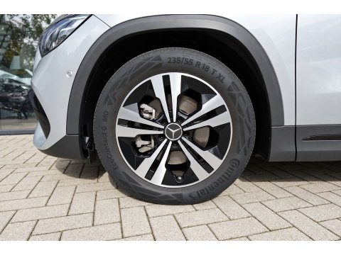 Mercedes-Benz GLA 220 d PANO KEYLESS CAM