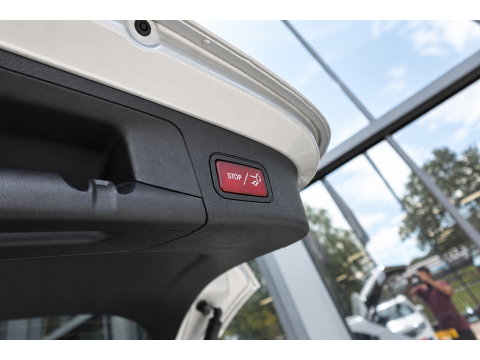 Mercedes-Benz GLA 220 d PANO KEYLESS CAM