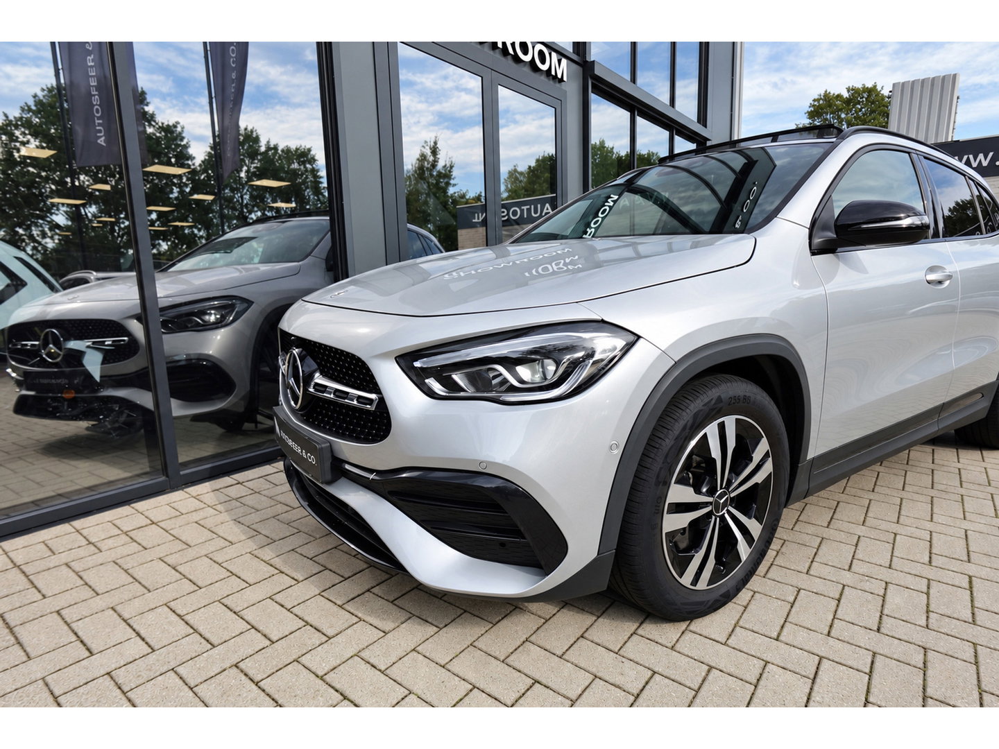 Mercedes-Benz GLA 220 d PANO KEYLESS CAM