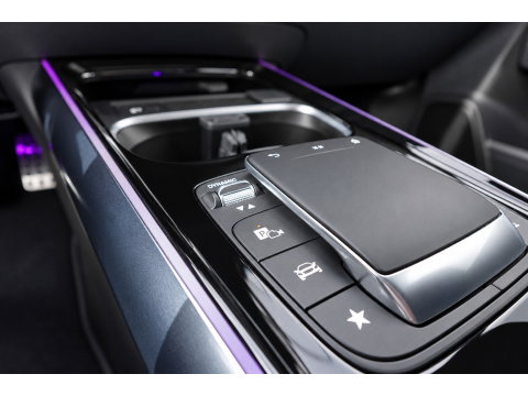 Mercedes-Benz GLA 220 d PANO KEYLESS CAM
