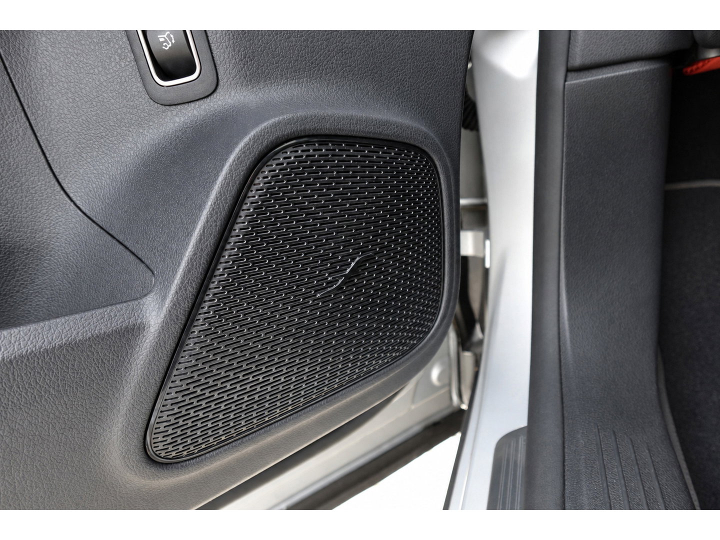 Mercedes-Benz GLA 220 d PANO KEYLESS CAM