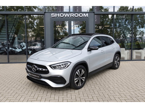 Mercedes-Benz GLA 220 d PANO KEYLESS CAM