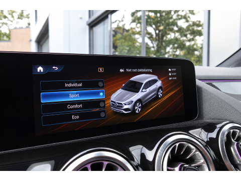 Mercedes-Benz GLA 220 d PANO KEYLESS CAM