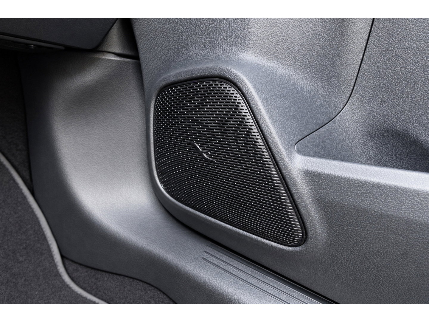 Mercedes-Benz GLA 220 d PANO KEYLESS CAM