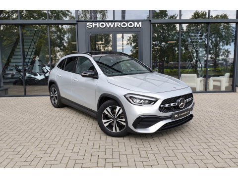Mercedes-Benz GLA 220 d PANO KEYLESS CAM