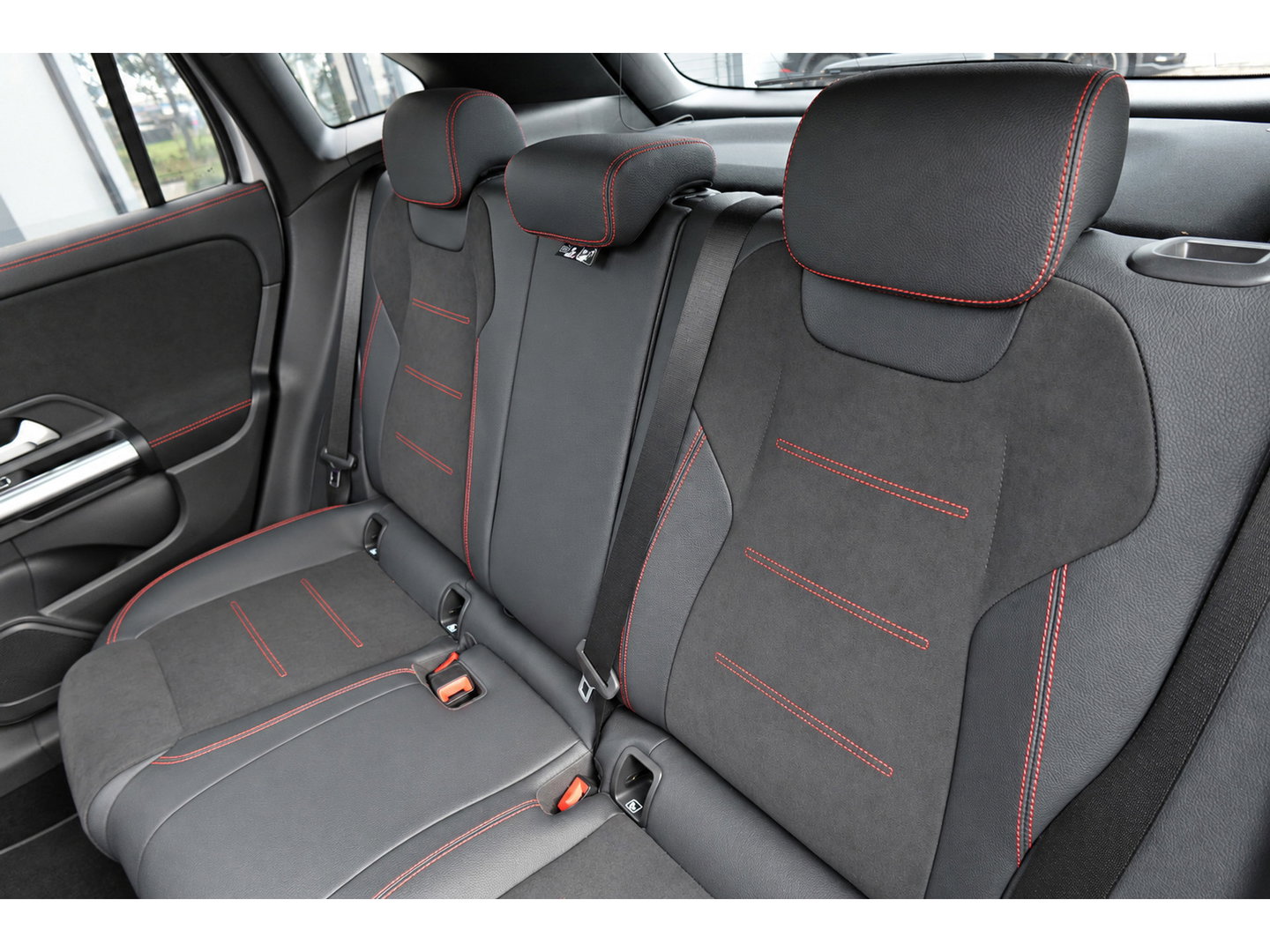 Mercedes-Benz GLA 220 d PANO KEYLESS CAM