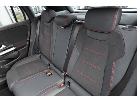 Mercedes-Benz GLA 220 d PANO KEYLESS CAM