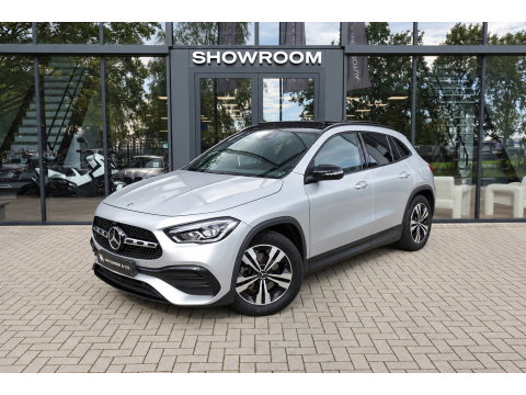 Mercedes-Benz GLA 220 d PANO KEYLESS CAM