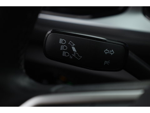 Volkswagen T-Roc 1.5 TSI 150pk DSG | Afn. Trekhaak | Navi | Apple CarPlay | PDC V+A | Stoelverw. | LED | Adapt. Cruise