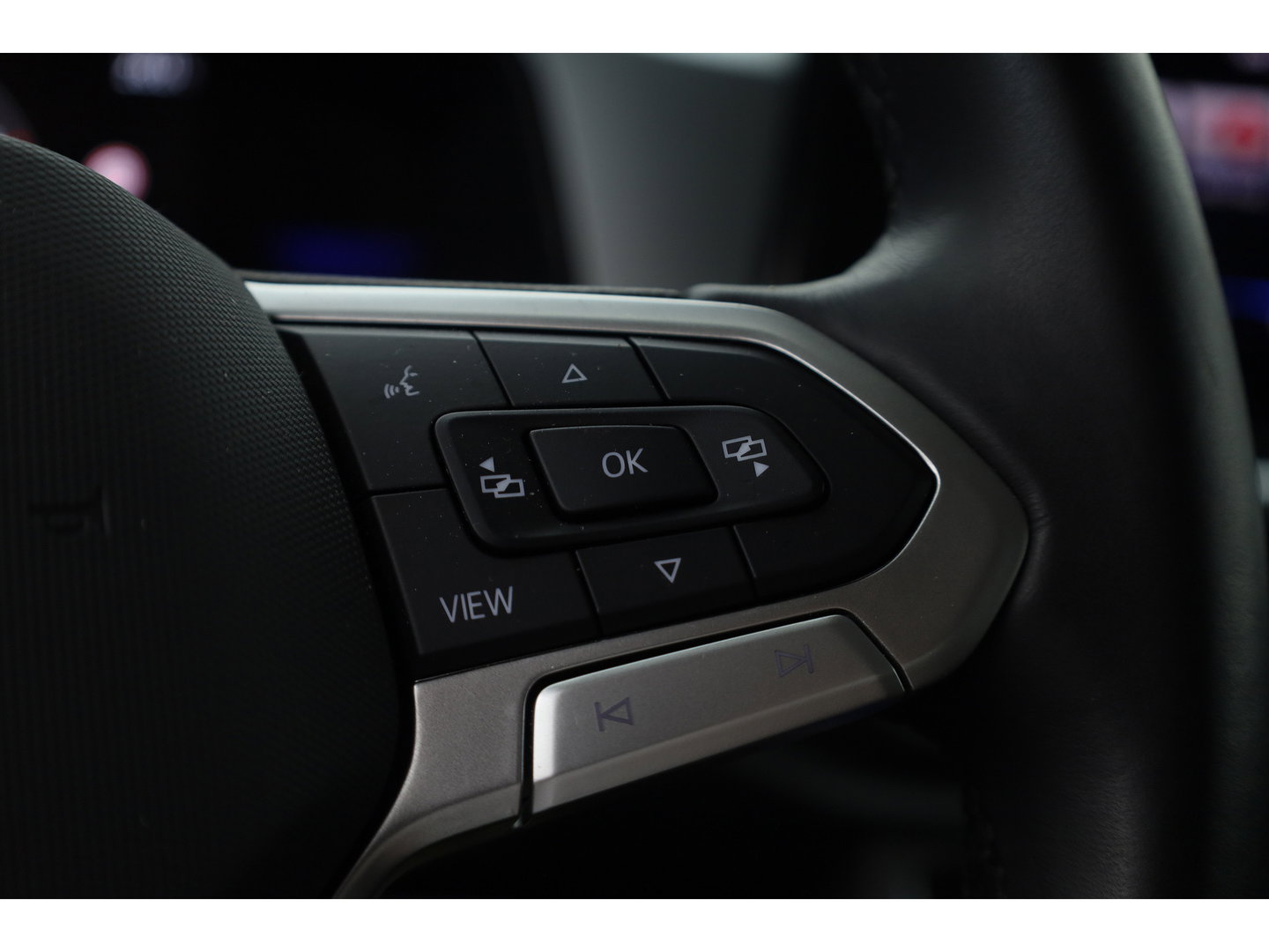 Volkswagen T-Roc 1.5 TSI 150pk DSG | Afn. Trekhaak | Navi | Apple CarPlay | PDC V+A | Stoelverw. | LED | Adapt. Cruise