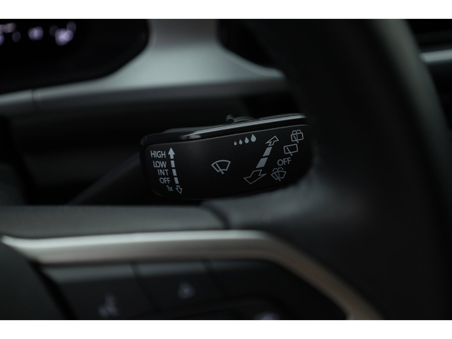 Volkswagen T-Roc 1.5 TSI 150pk DSG | Afn. Trekhaak | Navi | Apple CarPlay | PDC V+A | Stoelverw. | LED | Adapt. Cruise