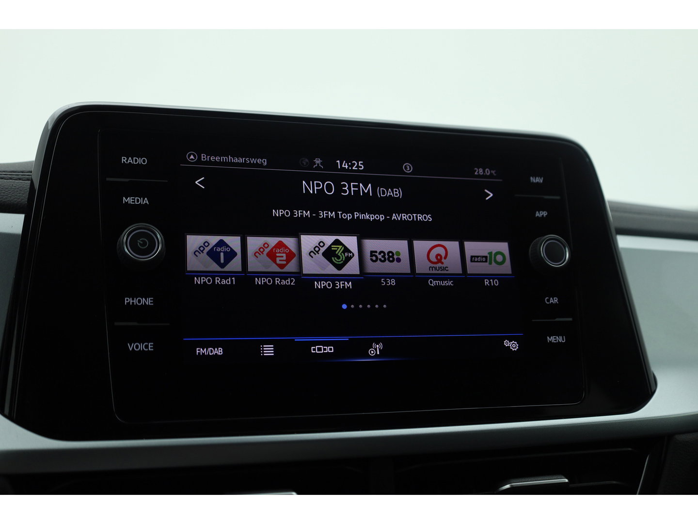 Volkswagen T-Roc 1.5 TSI 150pk DSG | Afn. Trekhaak | Navi | Apple CarPlay | PDC V+A | Stoelverw. | LED | Adapt. Cruise