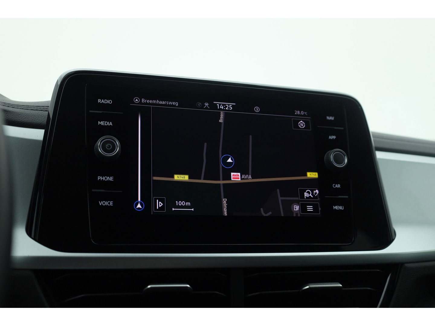 Volkswagen T-Roc 1.5 TSI 150pk DSG | Afn. Trekhaak | Navi | Apple CarPlay | PDC V+A | Stoelverw. | LED | Adapt. Cruise