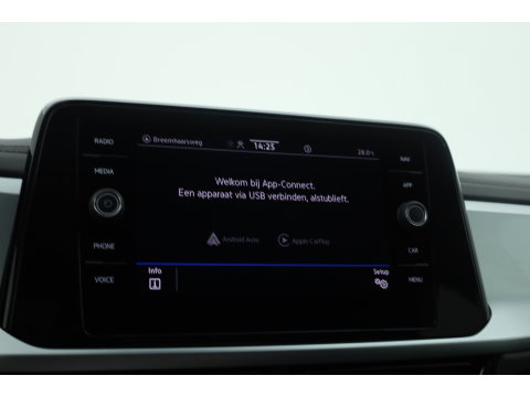 Volkswagen T-Roc 1.5 TSI 150pk DSG | Afn. Trekhaak | Navi | Apple CarPlay | PDC V+A | Stoelverw. | LED | Adapt. Cruise