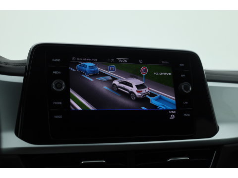 Volkswagen T-Roc 1.5 TSI 150pk DSG | Afn. Trekhaak | Navi | Apple CarPlay | PDC V+A | Stoelverw. | LED | Adapt. Cruise