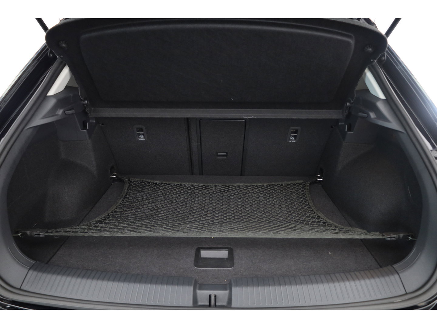 Volkswagen T-Roc 1.5 TSI 150pk DSG | Afn. Trekhaak | Navi | Apple CarPlay | PDC V+A | Stoelverw. | LED | Adapt. Cruise