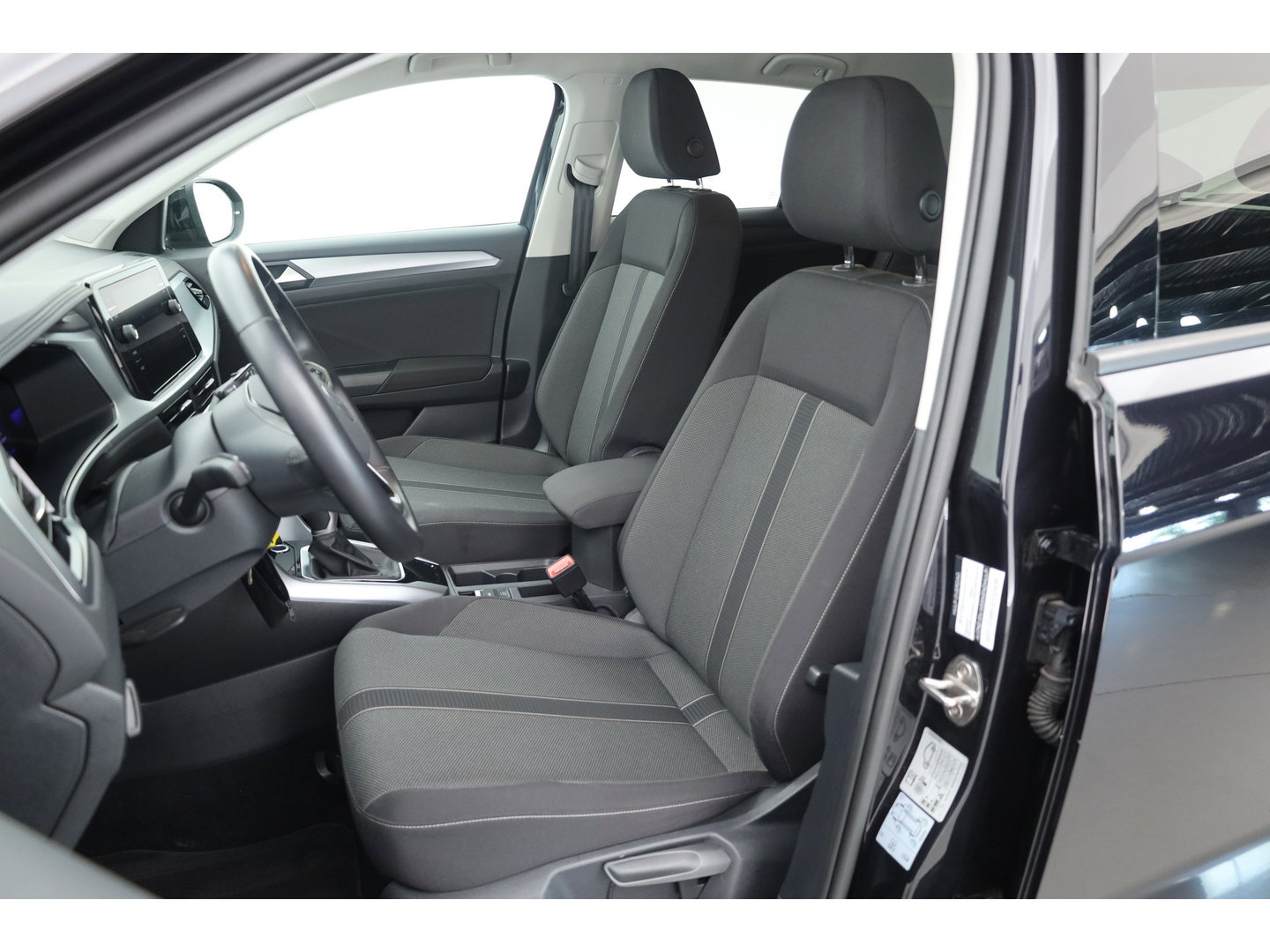 Volkswagen T-Roc 1.5 TSI 150pk DSG | Afn. Trekhaak | Navi | Apple CarPlay | PDC V+A | Stoelverw. | LED | Adapt. Cruise