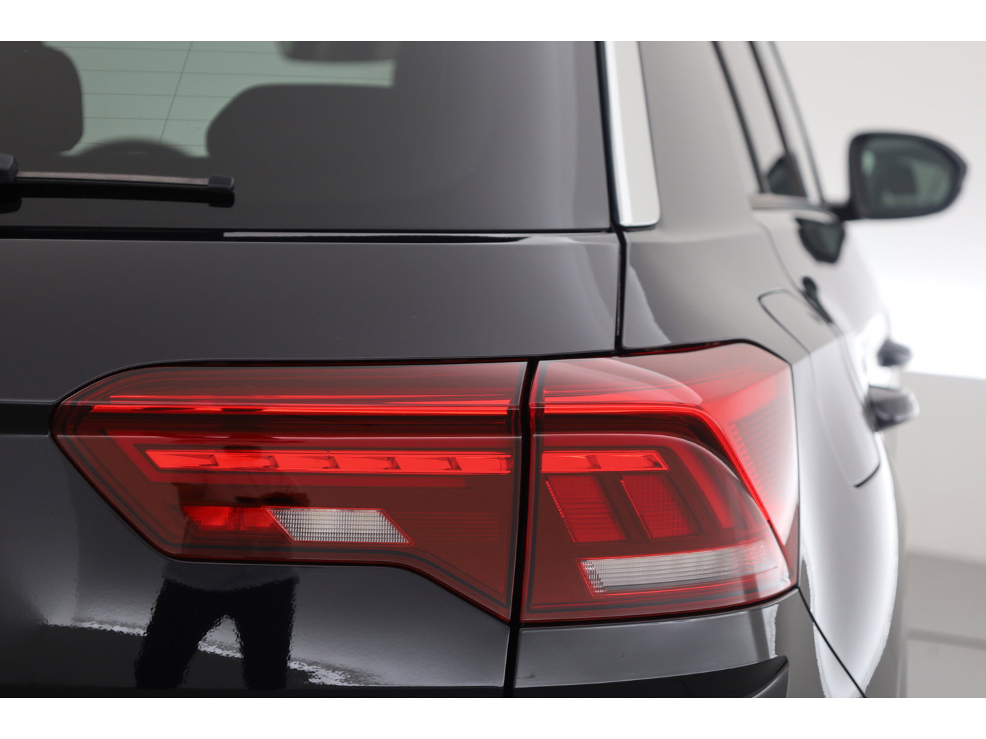 Volkswagen T-Roc 1.5 TSI 150pk DSG | Afn. Trekhaak | Navi | Apple CarPlay | PDC V+A | Stoelverw. | LED | Adapt. Cruise