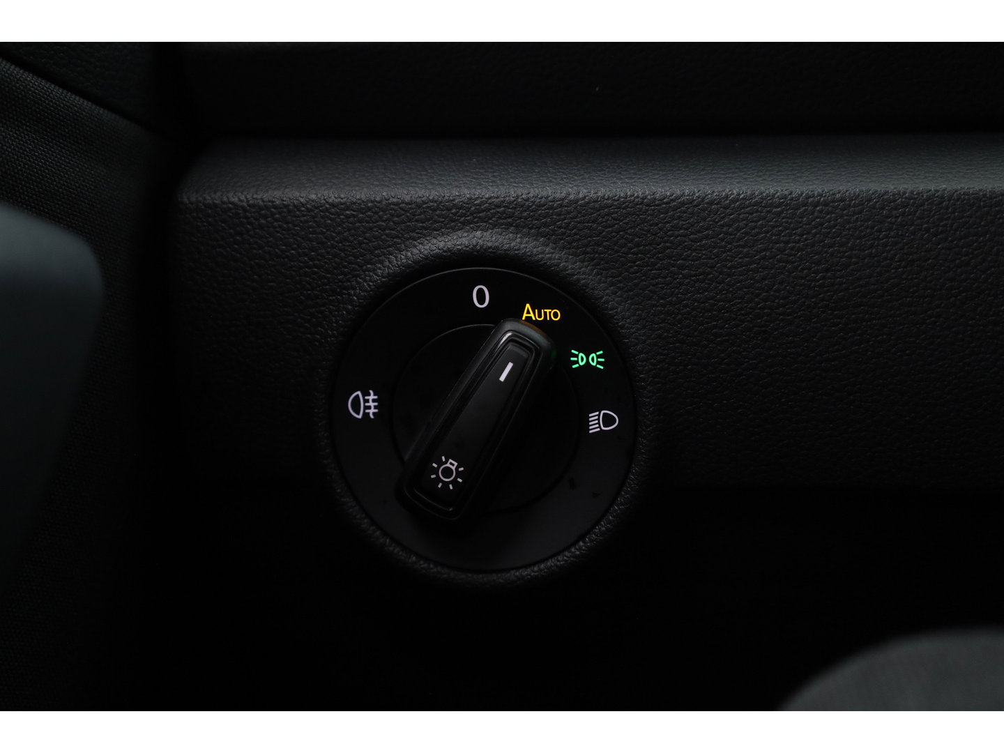 Volkswagen T-Roc 1.5 TSI 150pk DSG | Afn. Trekhaak | Navi | Apple CarPlay | PDC V+A | Stoelverw. | LED | Adapt. Cruise