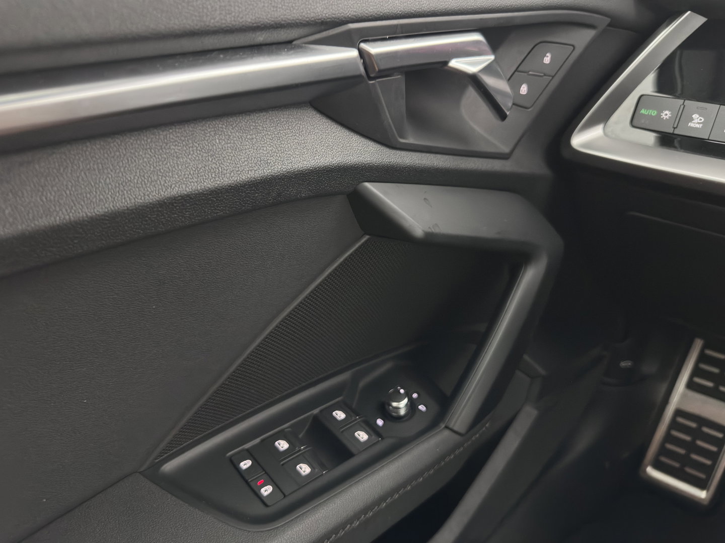 Audi A3 Limousine 35 TFSI S edition (INCL-BTW)  *AUT | 1/2 LEATHER | MATRIX-LED | HEATED-SPORTSEATS | CRUISE | CAMERA | DIGI-COCKPIT | NAVI-FULLMAP | PRIVACY-GLASS | AMBIENT-LIGHT | ECC | PDC | 18''ALU*