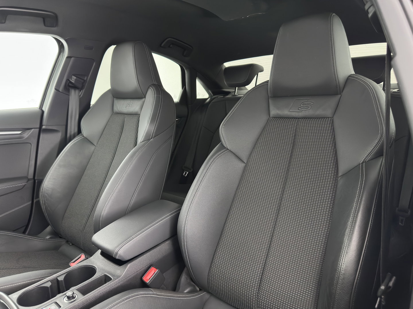 Audi A3 Limousine 35 TFSI S edition (INCL-BTW)  *AUT | 1/2 LEATHER | MATRIX-LED | HEATED-SPORTSEATS | CRUISE | CAMERA | DIGI-COCKPIT | NAVI-FULLMAP | PRIVACY-GLASS | AMBIENT-LIGHT | ECC | PDC | 18''ALU*